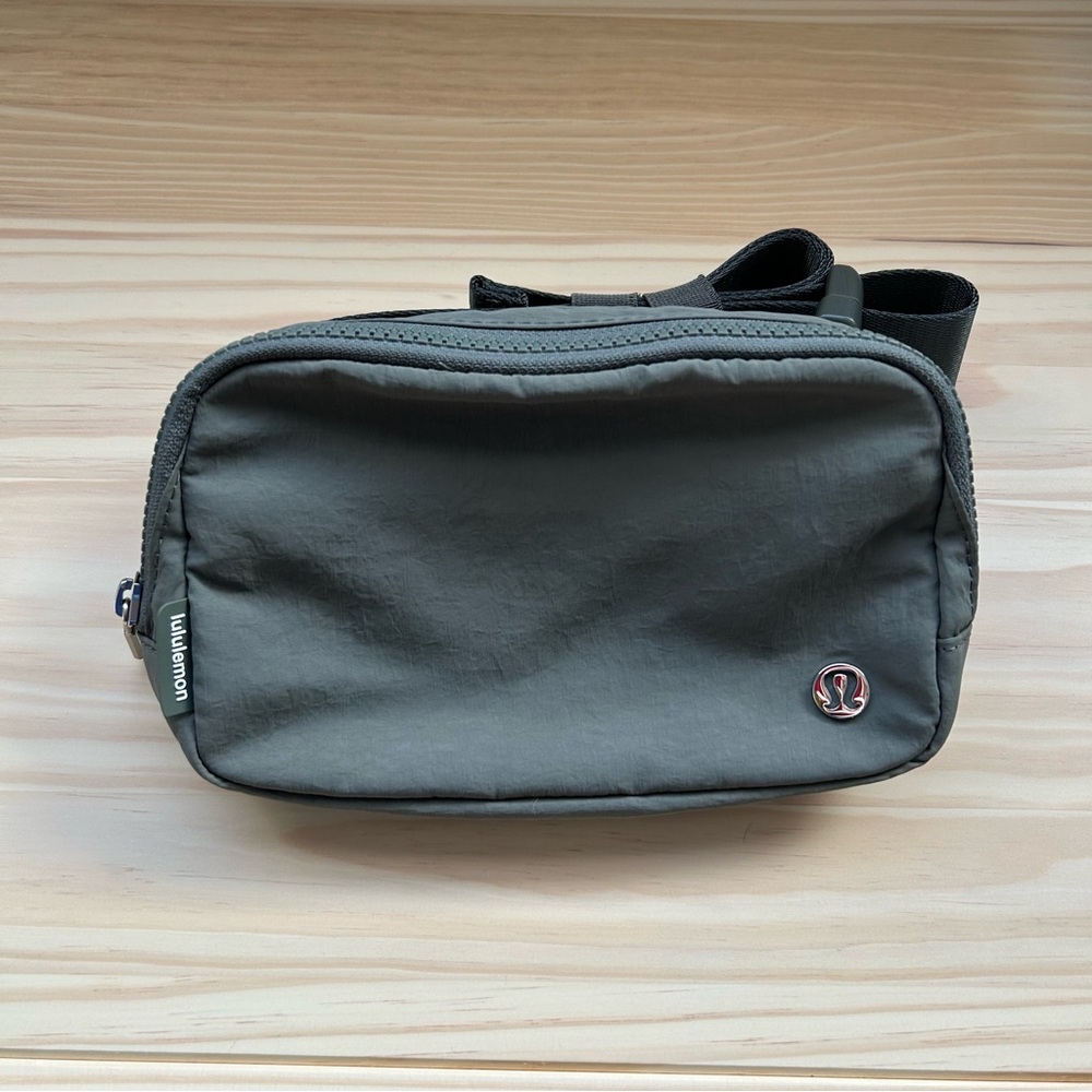 lululemon Everywhere Belt Bag, Like New